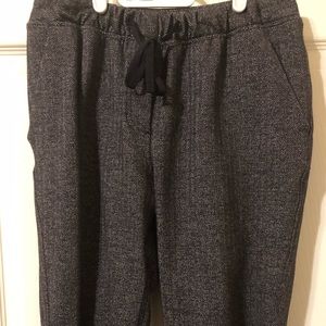 Lululemon on the fly crop pants